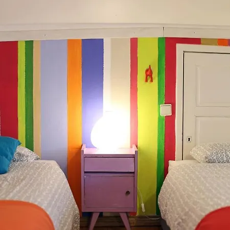 埃里塞拉舒尔冲浪旅馆 *