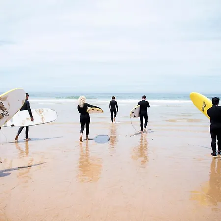 埃里塞拉舒尔冲浪旅馆 *