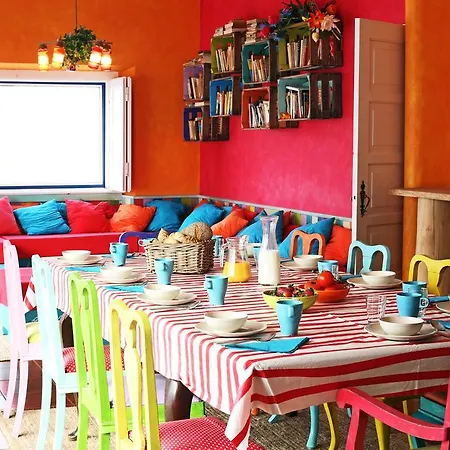 埃里塞拉舒尔冲浪旅馆 *