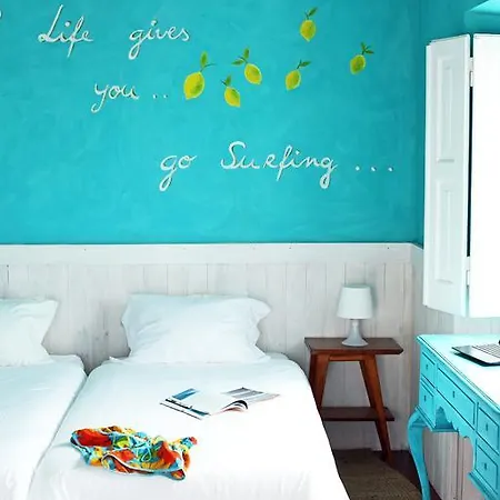 埃里塞拉舒尔冲浪旅馆 *