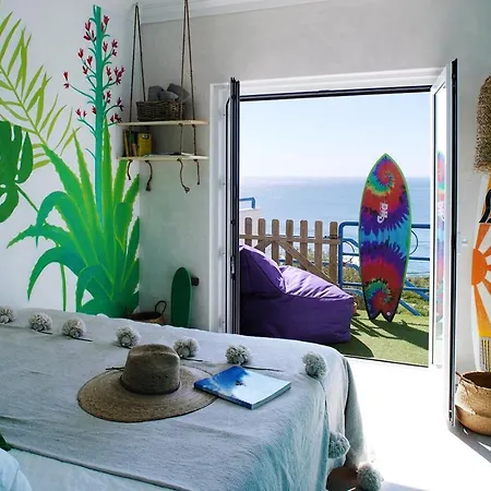 埃里塞拉舒尔冲浪旅馆 *