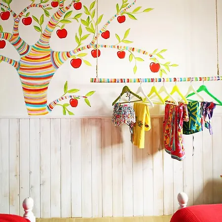 埃里塞拉舒尔冲浪旅馆 *