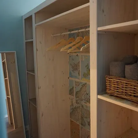 埃里塞拉舒尔冲浪旅馆 *