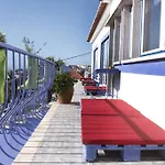 Chill In Surf House Hostel