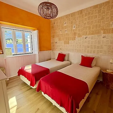 Chill In Surf House Ostello Ericeira